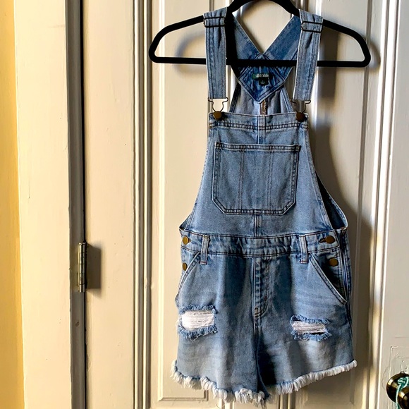 Distressed overalls - Picture 1 of 4